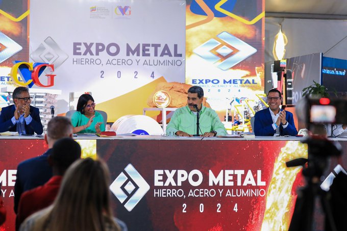 President Maduro meets with businesspeople and investors of the metallurgical sector. Photo: Presidential Press.