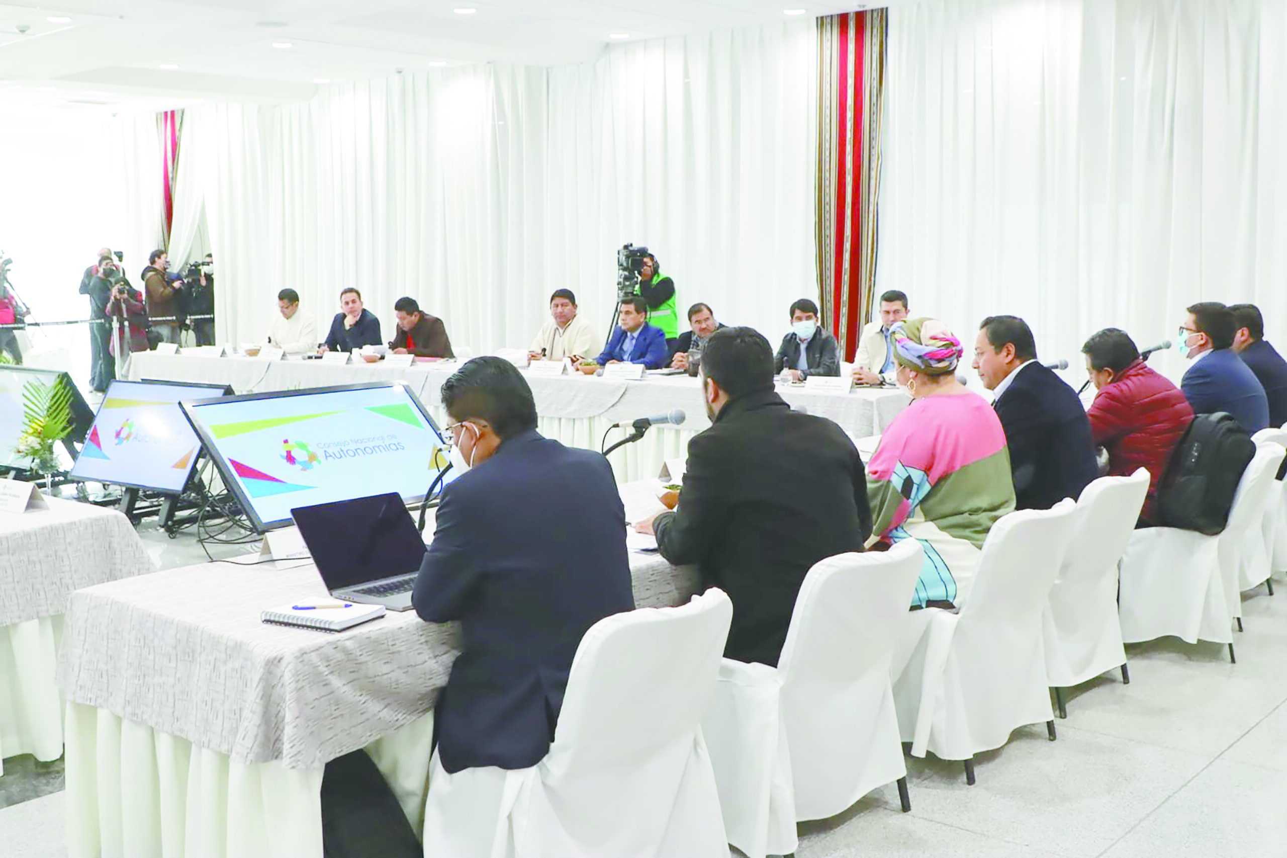 The expanded National Council of Autonomies discuss the procedures for the census, in October 2022. File photo. 